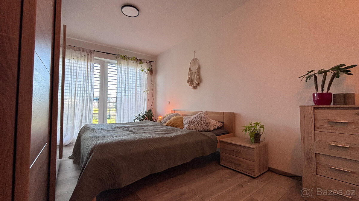 Atraktivní řadový dům 104 m2 s parkovacími místy - 13