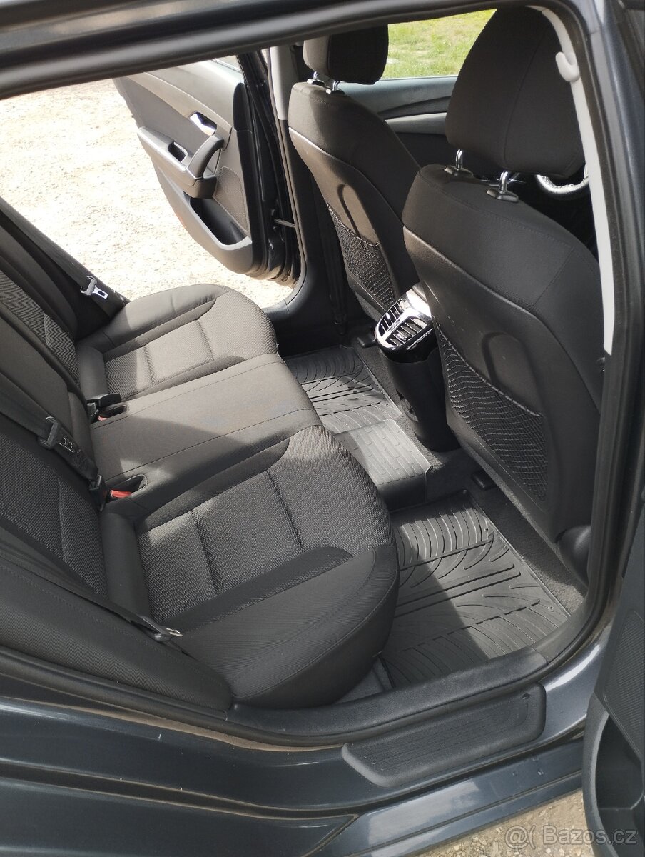 Hyundai i40 1.7 nafta combi - 13