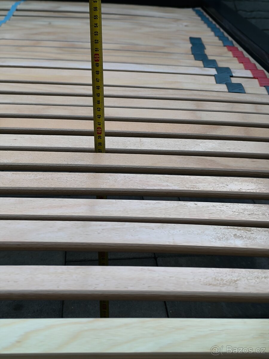 Prodám manželskou postel 140cm x 200cm - 13