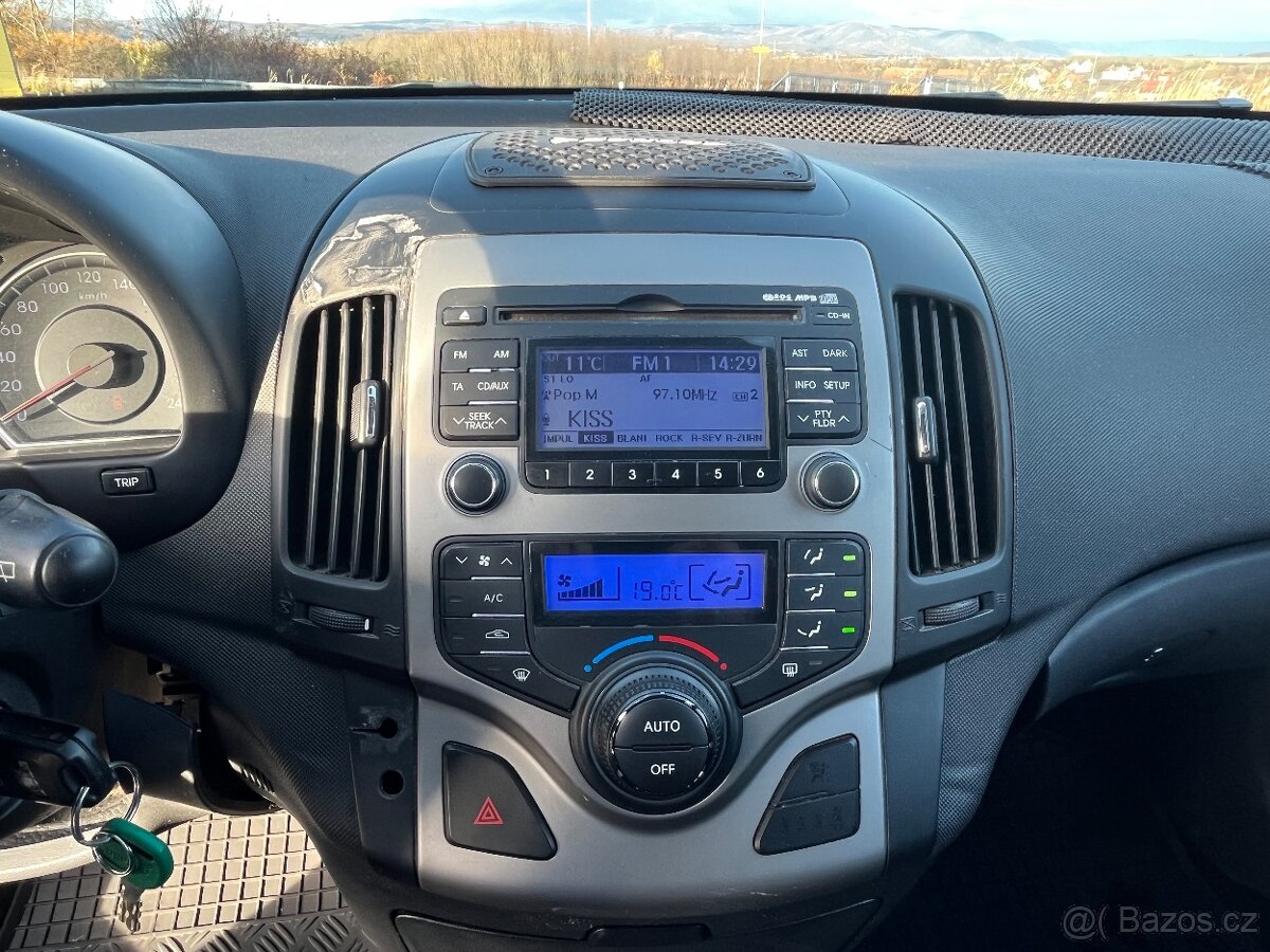 Hyundai I30cw 1,6i 92kw VYHŘÍVANÁ SEDADLA - 13