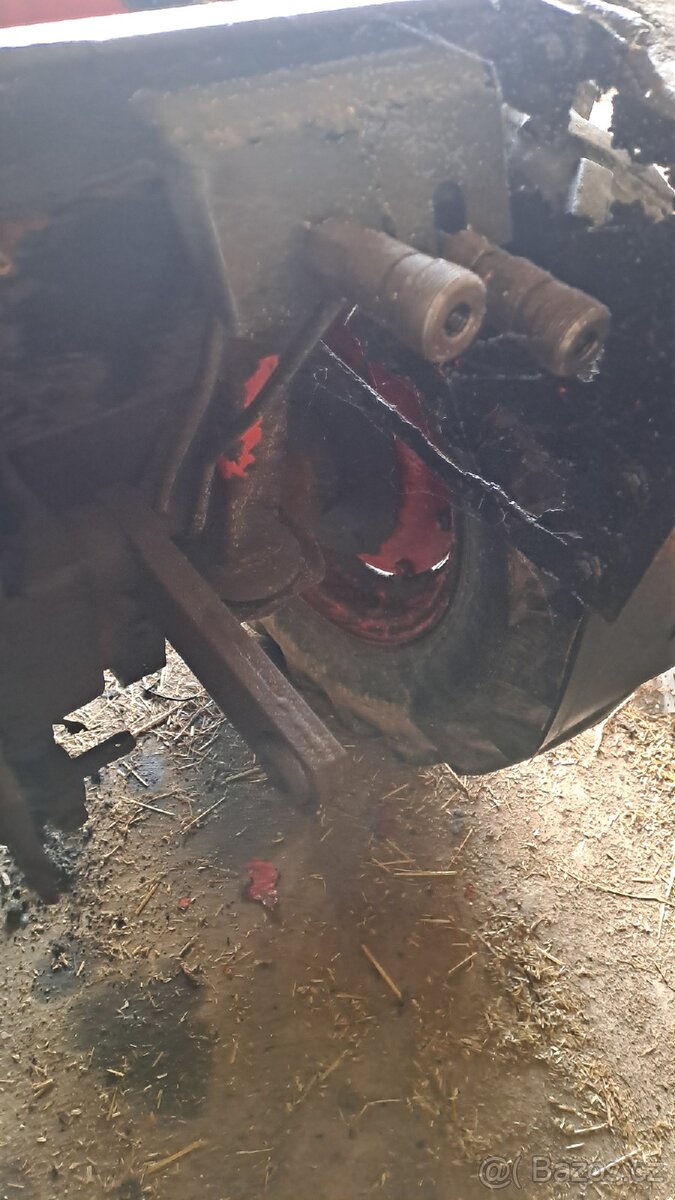 Prodám zadní část malotraktoru mt8 150 32 - 13