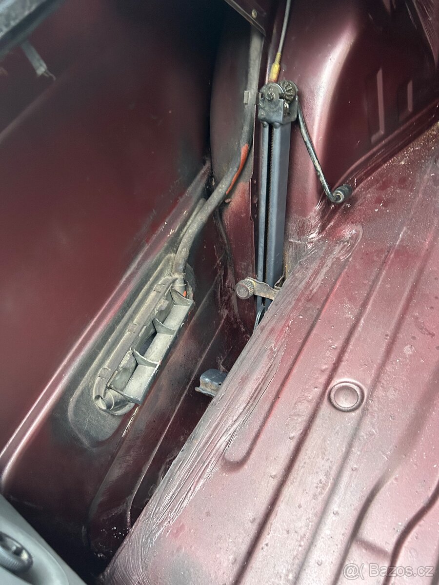 Prodám BMW e30 320i kupe - 13