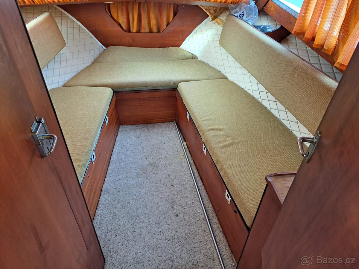 Motorova kajutova lod Windy24 - pěkný stav - 13