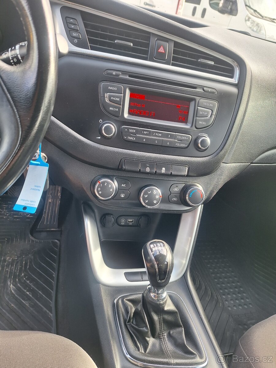 Kia Ceed 1.4 Crdi combi rv.2015 - 13