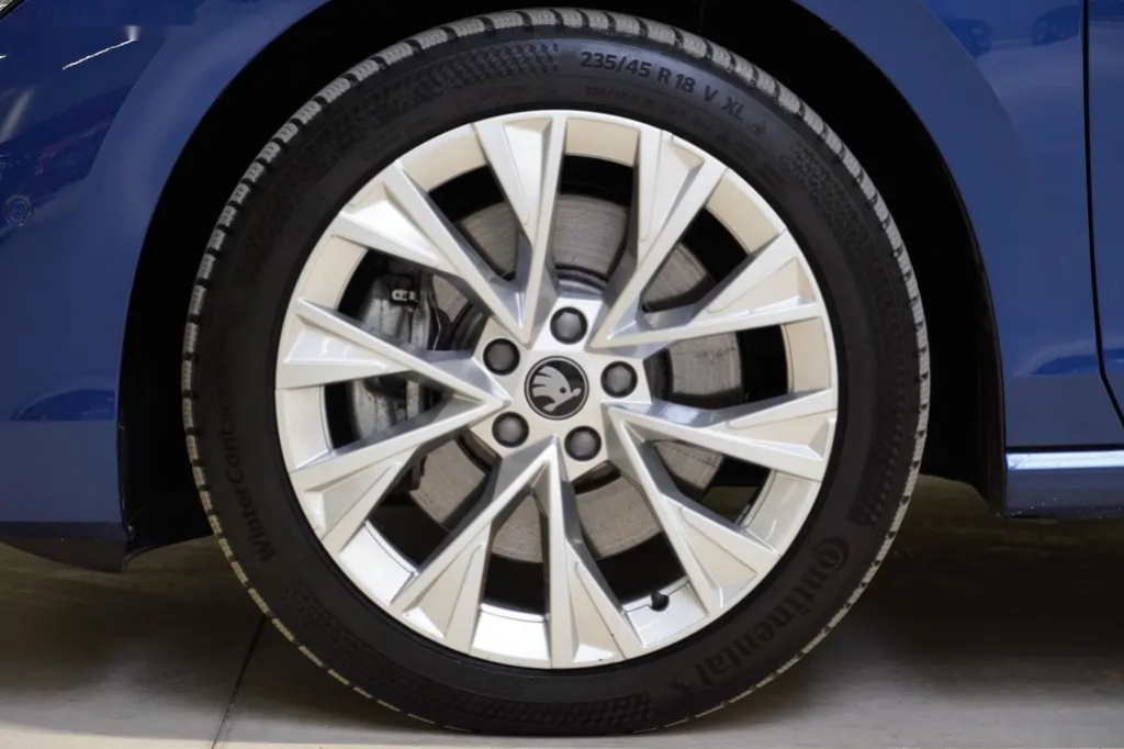 Škoda Superb, 2.0TDI,142KW,4x4,L&K,HUD,VENTI - 13