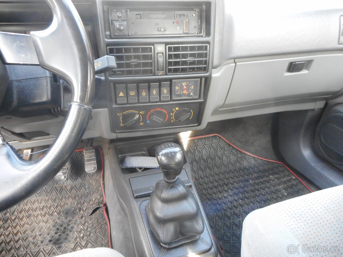 Renault 19 I tmavě červená barva - 13