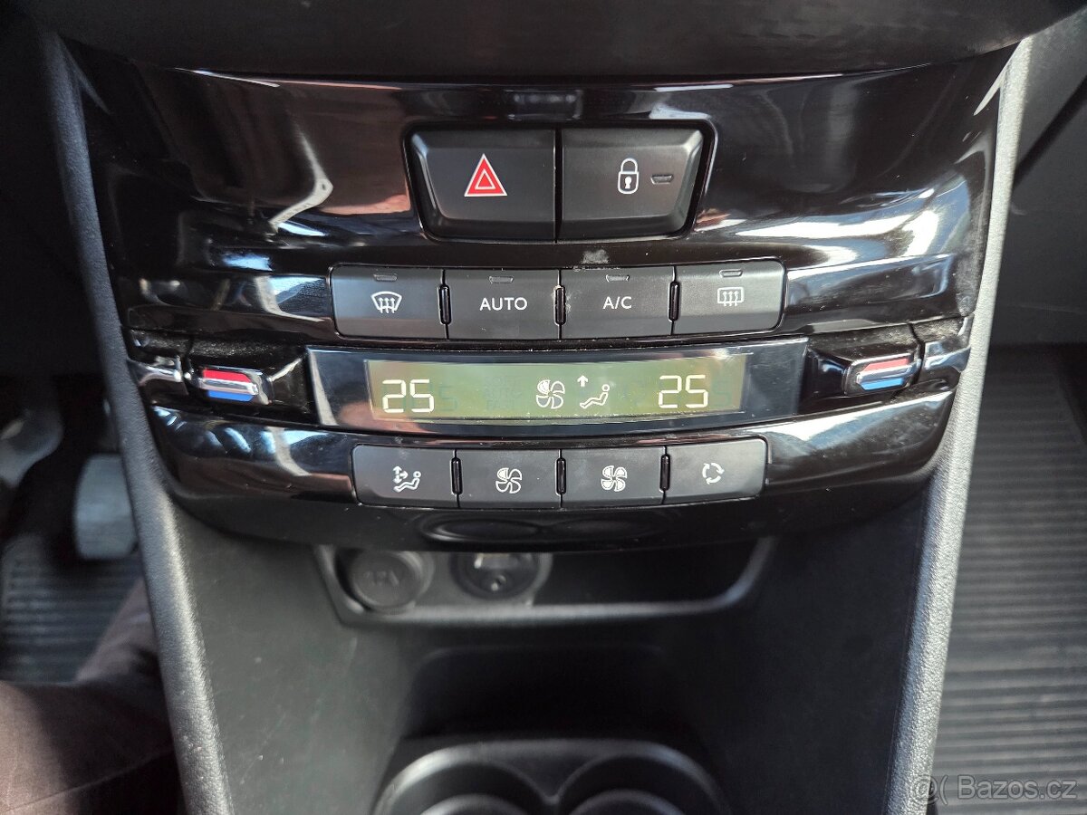 Peugeot 2008 1.2 PT 110 ALLURE MAN6 - 13