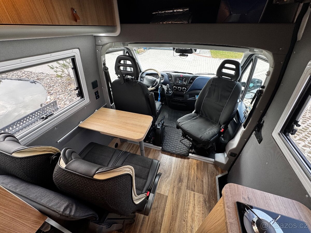 Iveco prostorná vestavba pro 4 osoby - 13