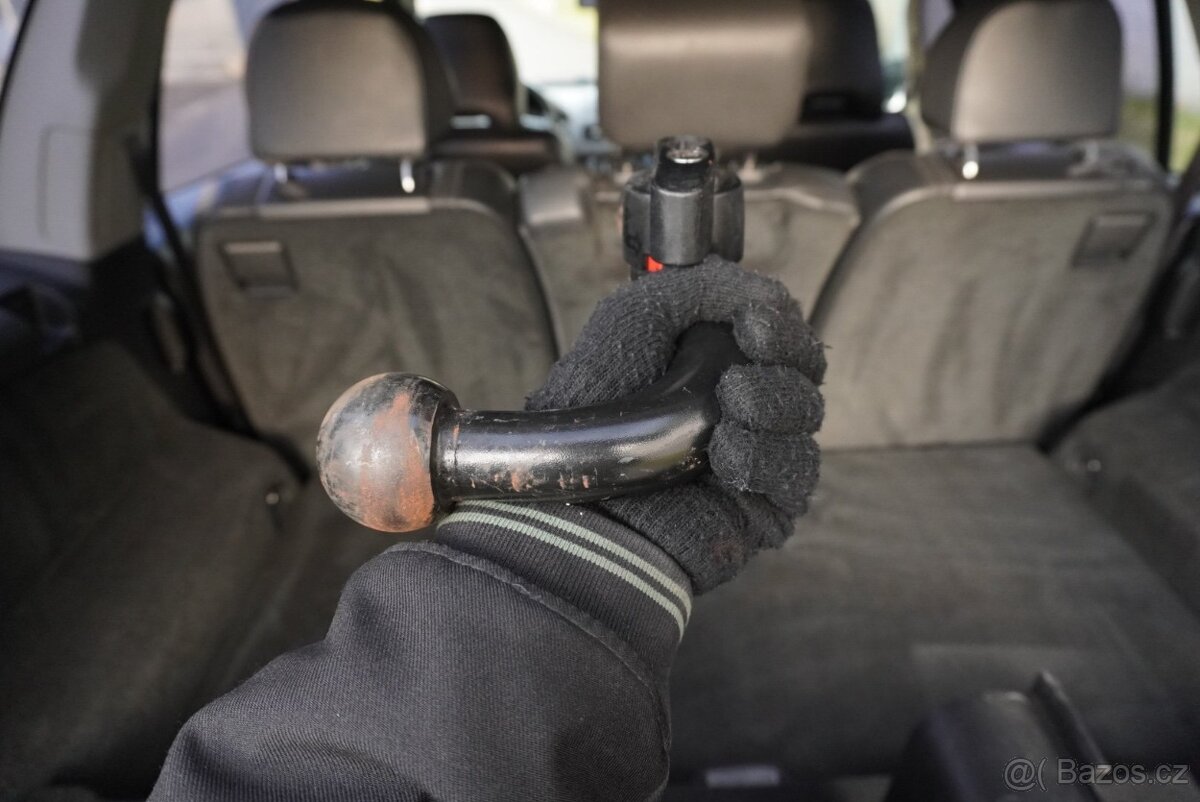 Volvo XC90 2,4D D5 EXECUTIVE AWD - 13