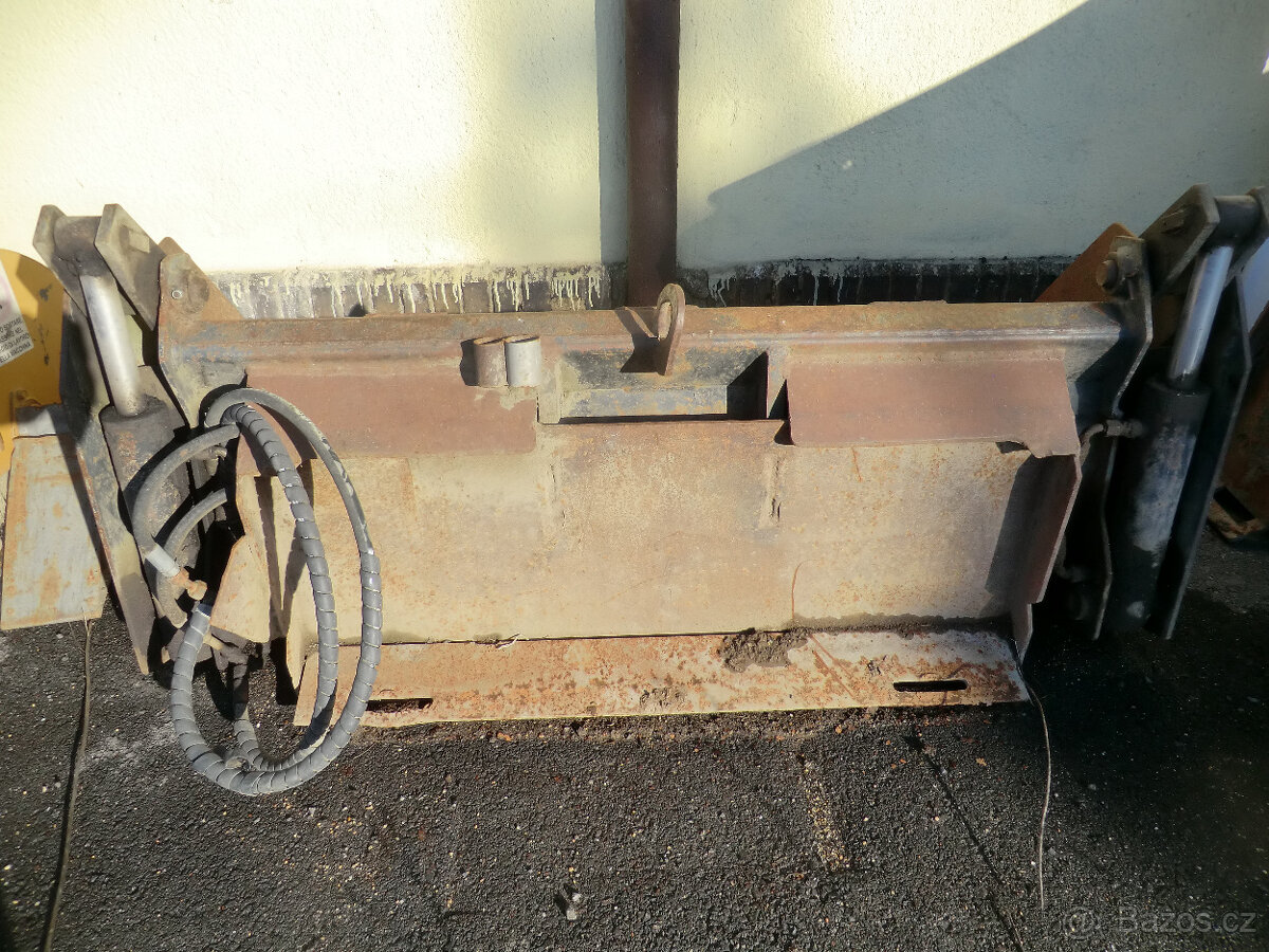 Caterpillar, 242B VČETNĚ PŘÍSLUŠENSTVÍ - 13