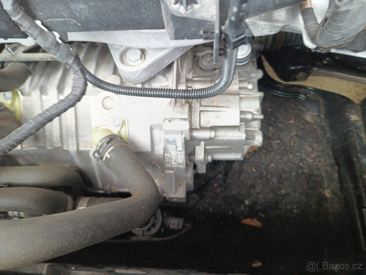 VW E-Golf,najeto pouze 54000km,po servisu - 13