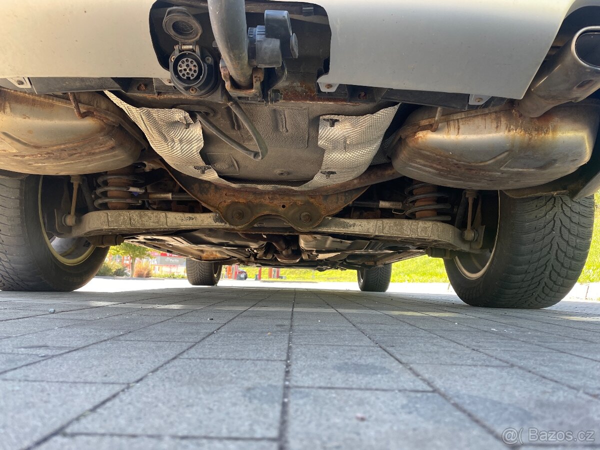 Volvo XC70 AWD MY2010 D5 151 kW automat - 13