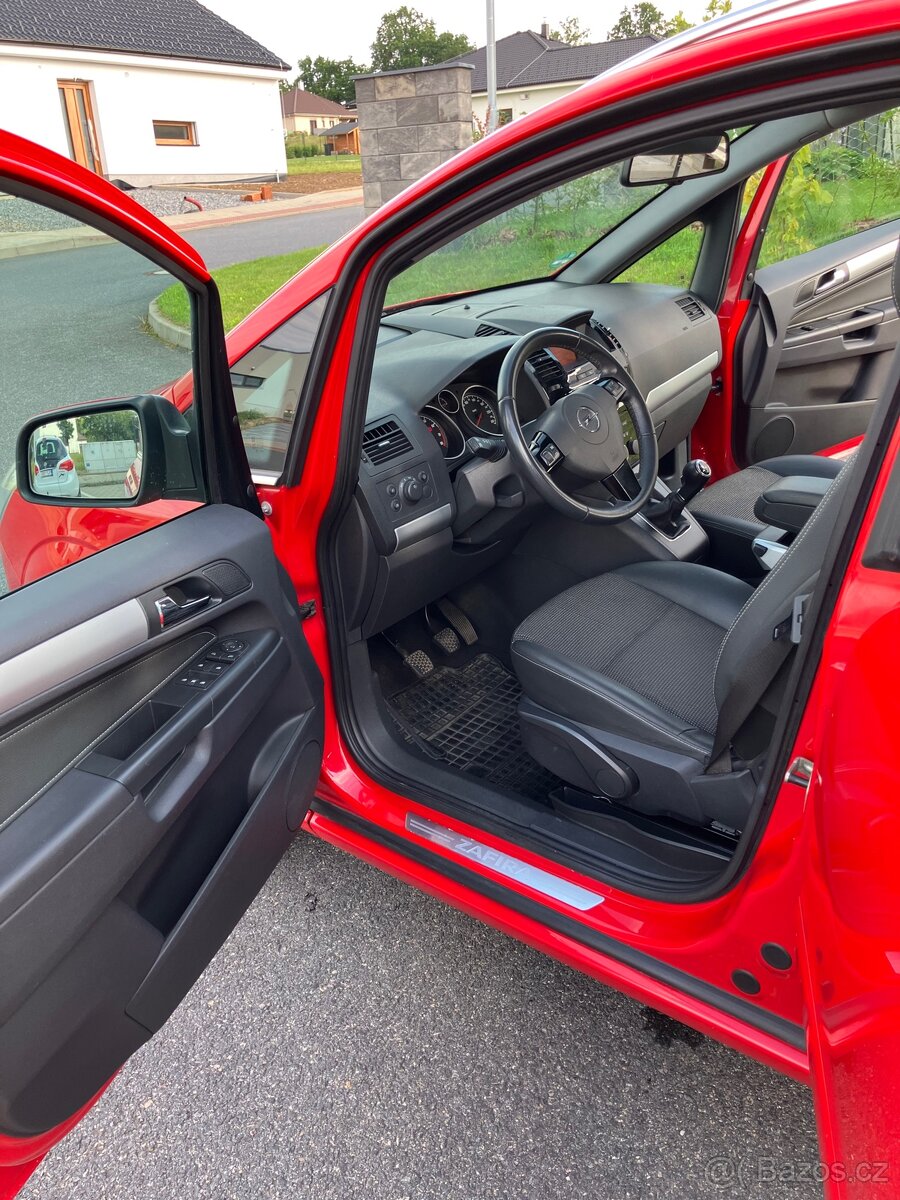 Opel Zafira B 1.8 16V Cosmo, 7 míst, 2xKola, výbava - 13