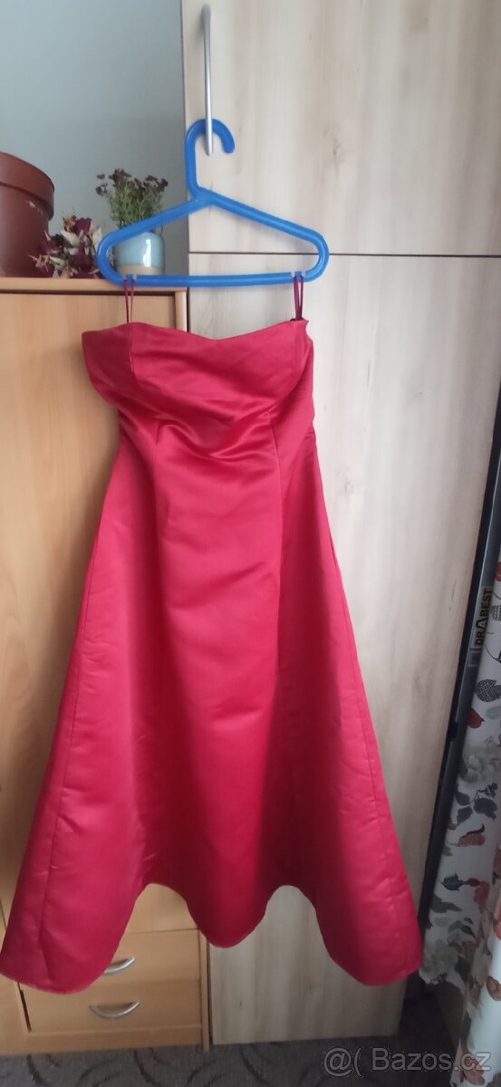 RŮZNÉ ŠATY VÝBĚR V GALERII KUS 50KČ - 13