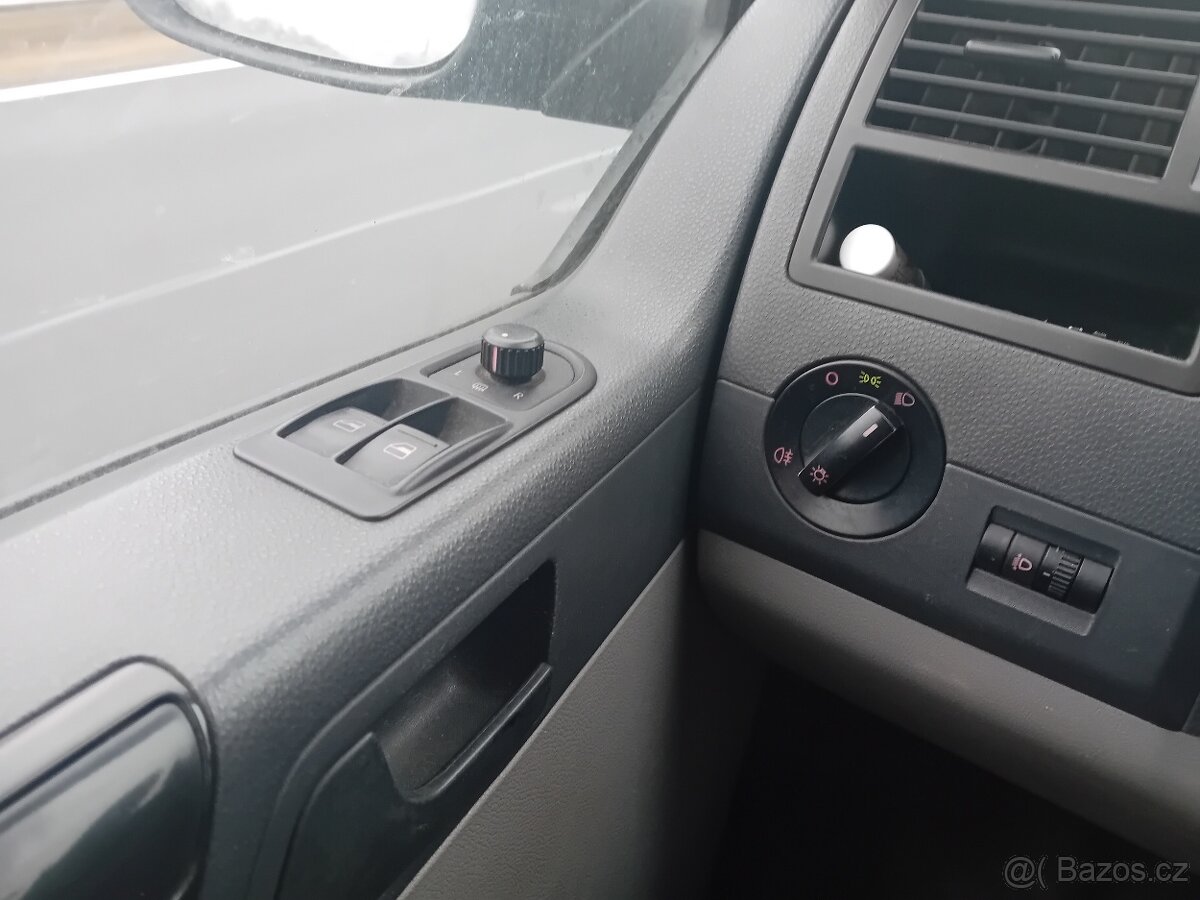 VW TRANSPORTER T5 2.0 TDI 2012 8 MÍST - 13