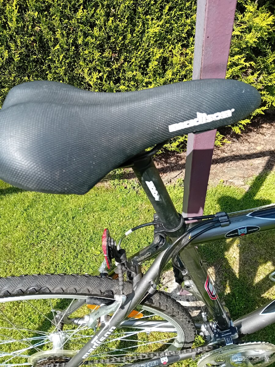 Trekové kolo Madison - 13