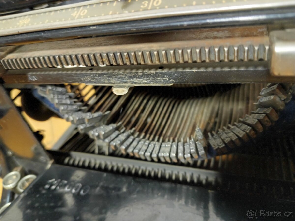 stary psaci stroj Continental - funkcni - 13