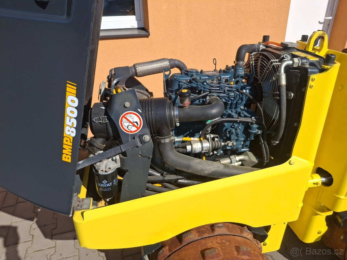 Vibrační válec ježkový Bomag BMP8500 - 13