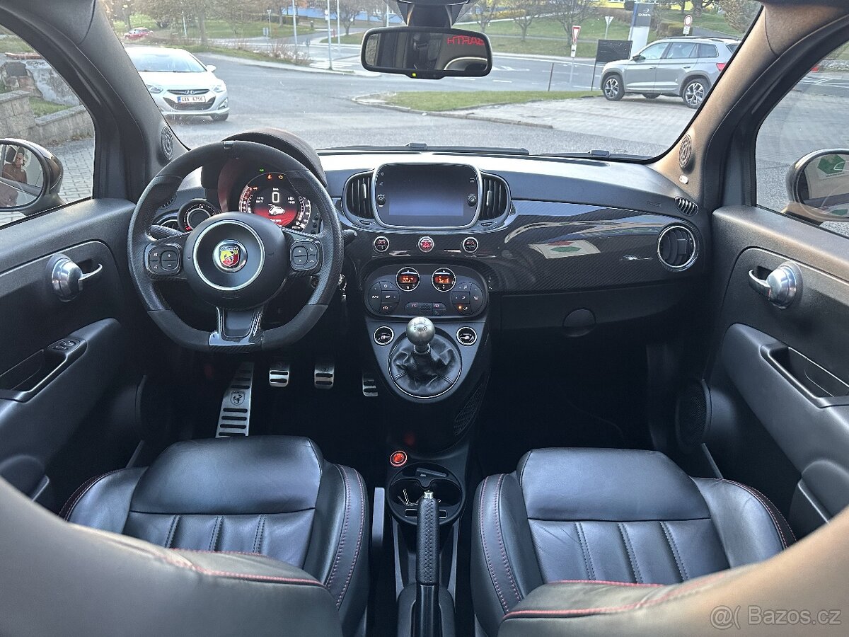 ABARTH 695 36000KM AKRAPOVIČ PRAVIDELNÝ SERVIS TOP STAV - 13