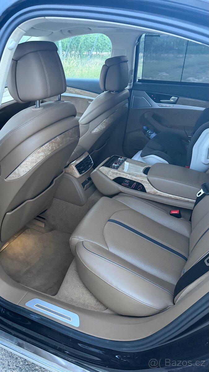 Audi A8, původ ČR, max výbava, top stav - 13