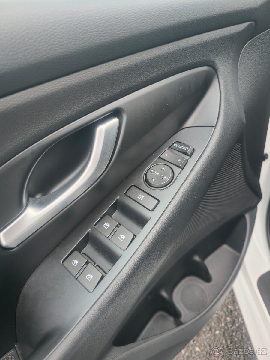 Prodám Hyundai i30 1.6 crdi hybrid - 13