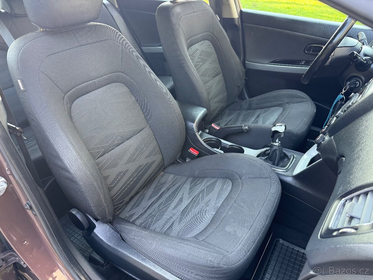 Kia Ceed, 2013, 1.4 CRDi 66kW, klima, nové STK, Tažné - 13