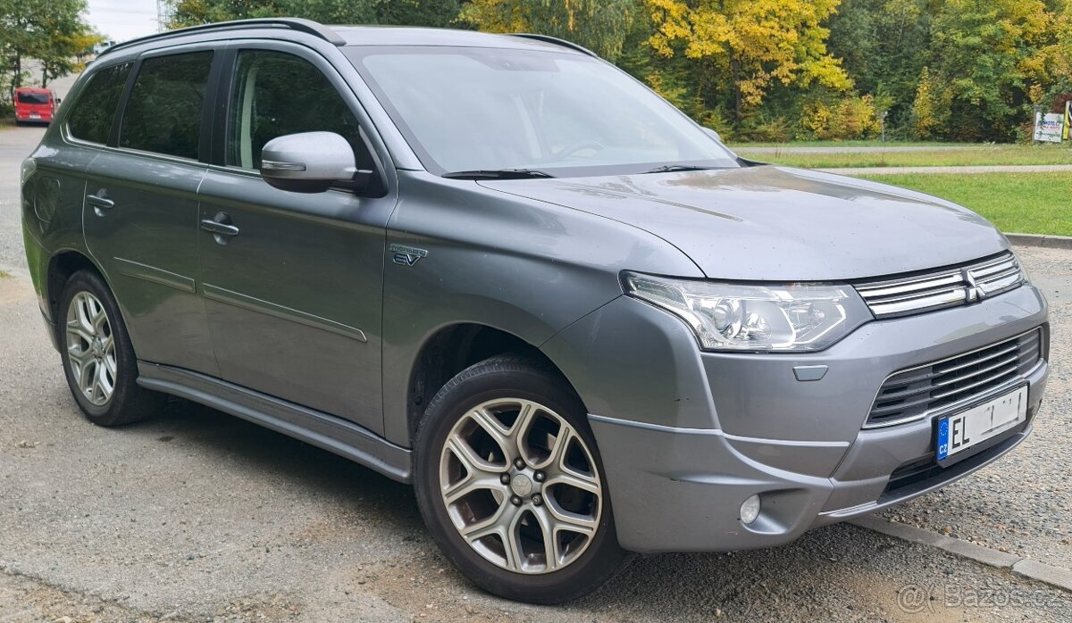 Prodám Outlander PHEV 2,0L "EL" - 13