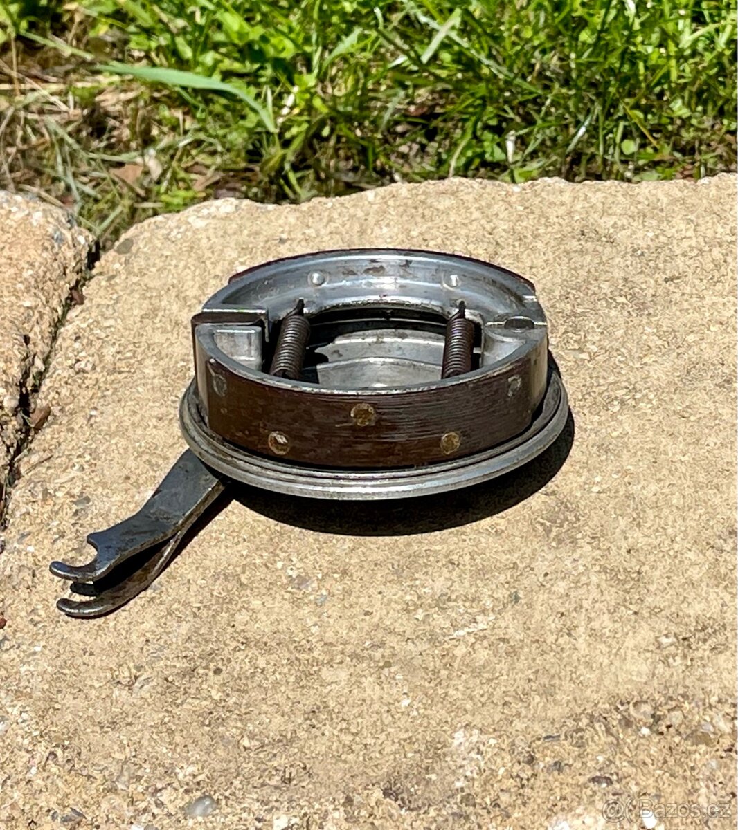 Jawa 50 550 pařez - přední brzda - 13