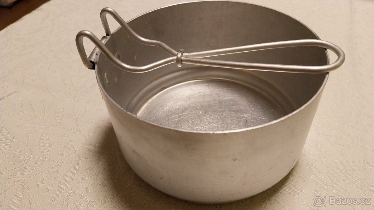 Nádobí: smaltované hrnce,hliníkové nádobí - 13