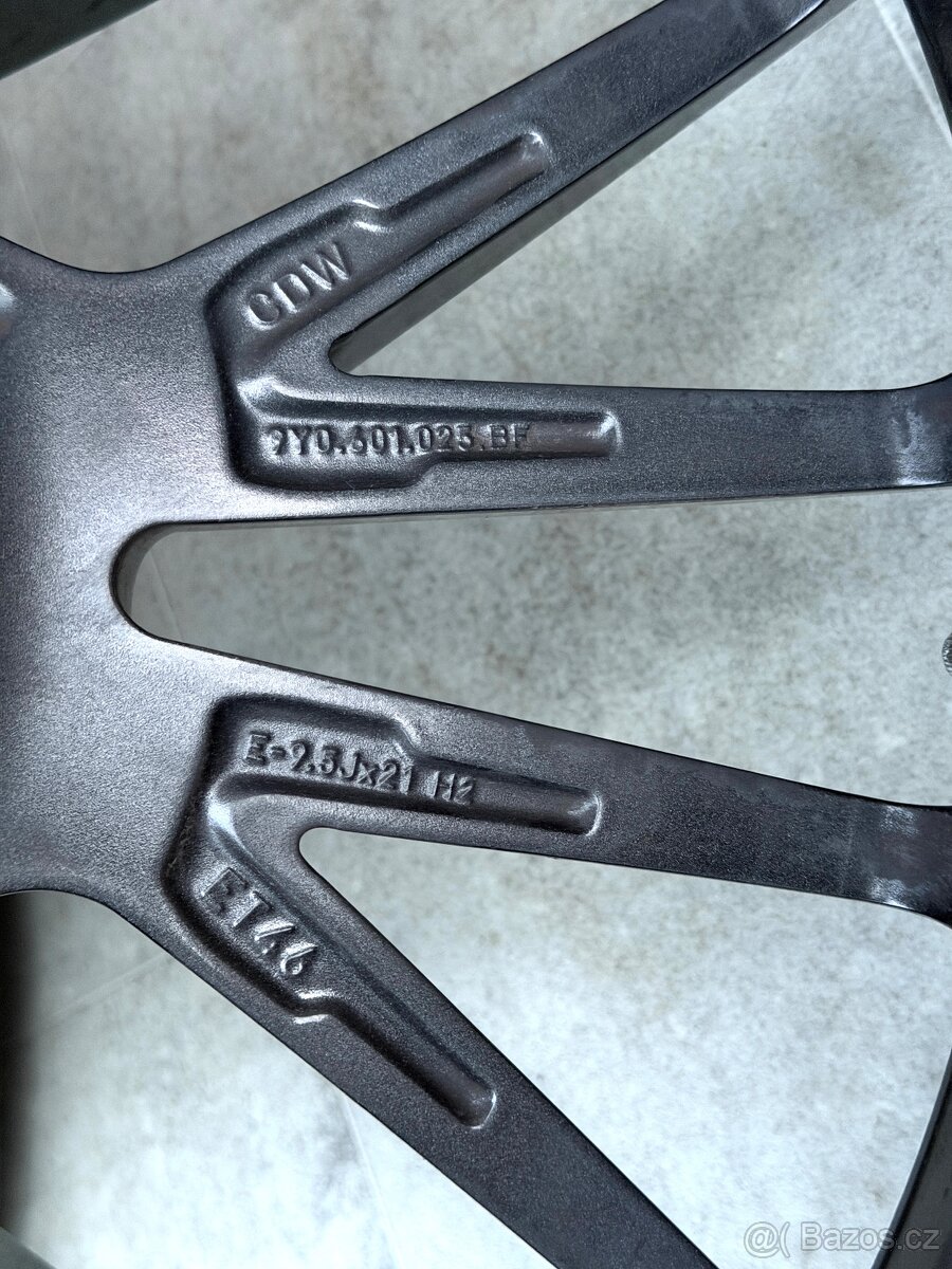 Porsche Cayenne R21 285/45 315/40 Letní Pirelli - 13