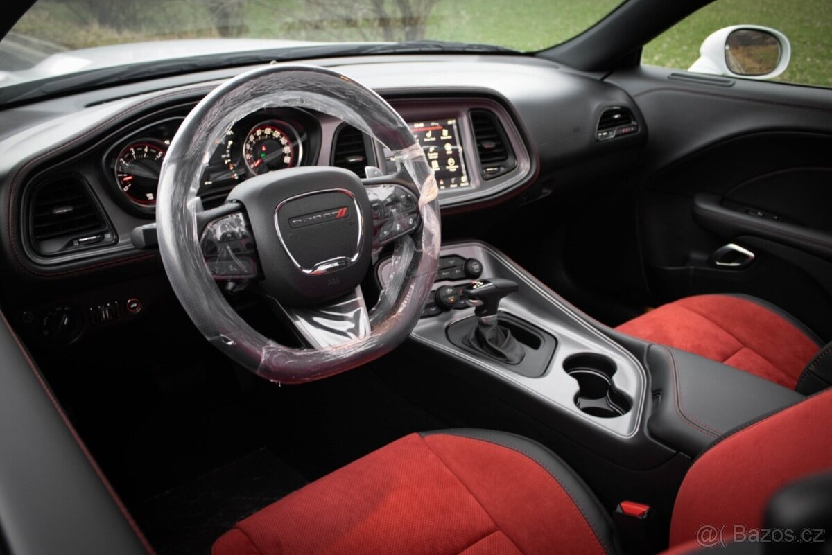 NOVÝ Dodge Challenger SRT 6.4 HEMI - 13