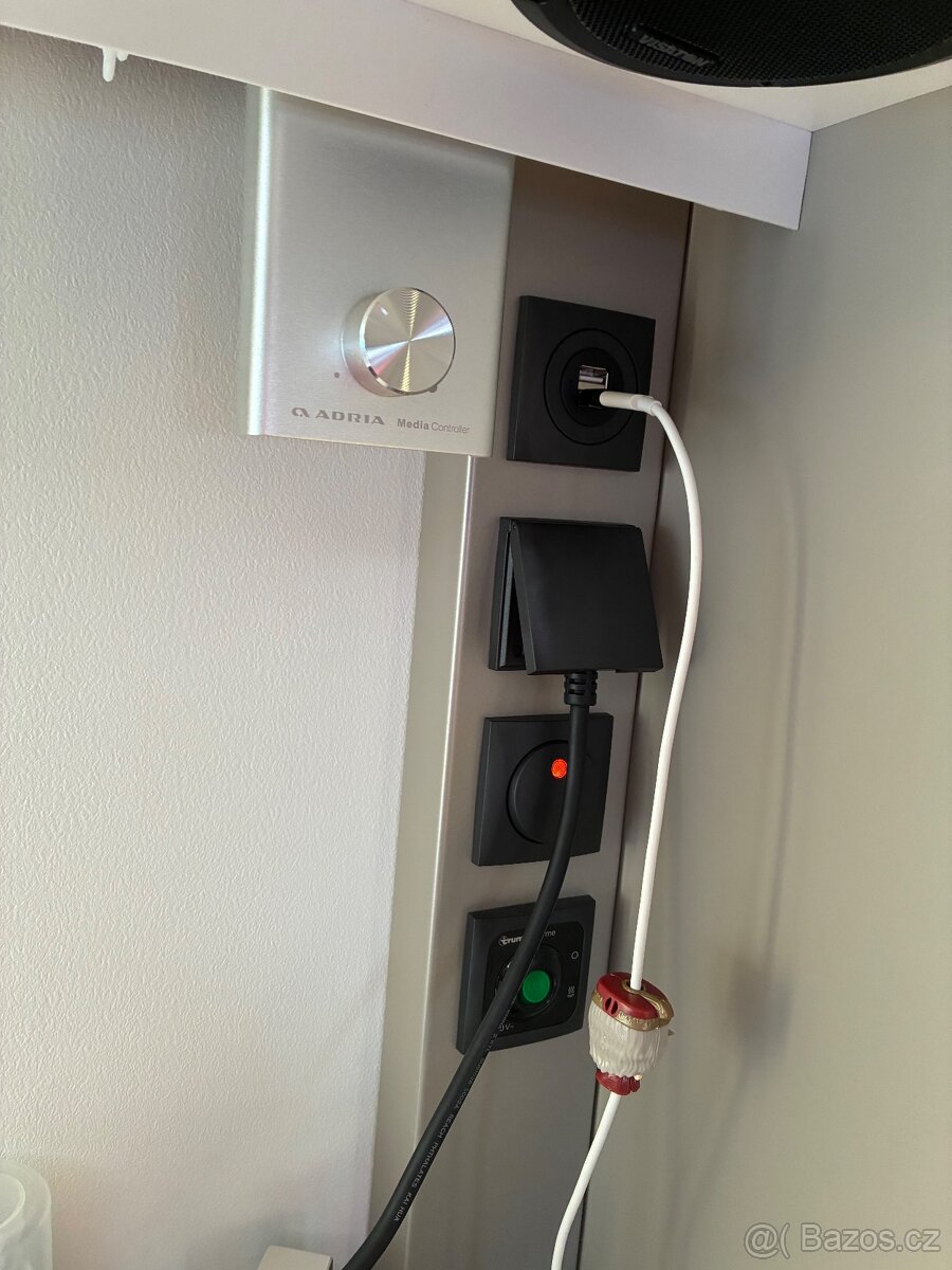 Karavan Adria 432 px - 13