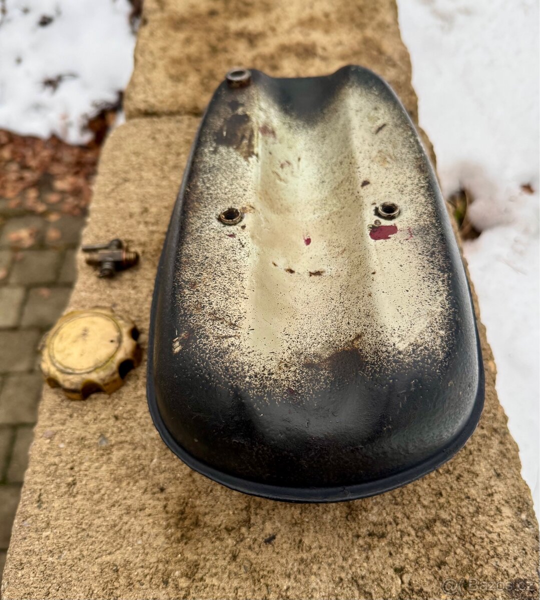 Stadion S11 - nádrž s víčkem - 13