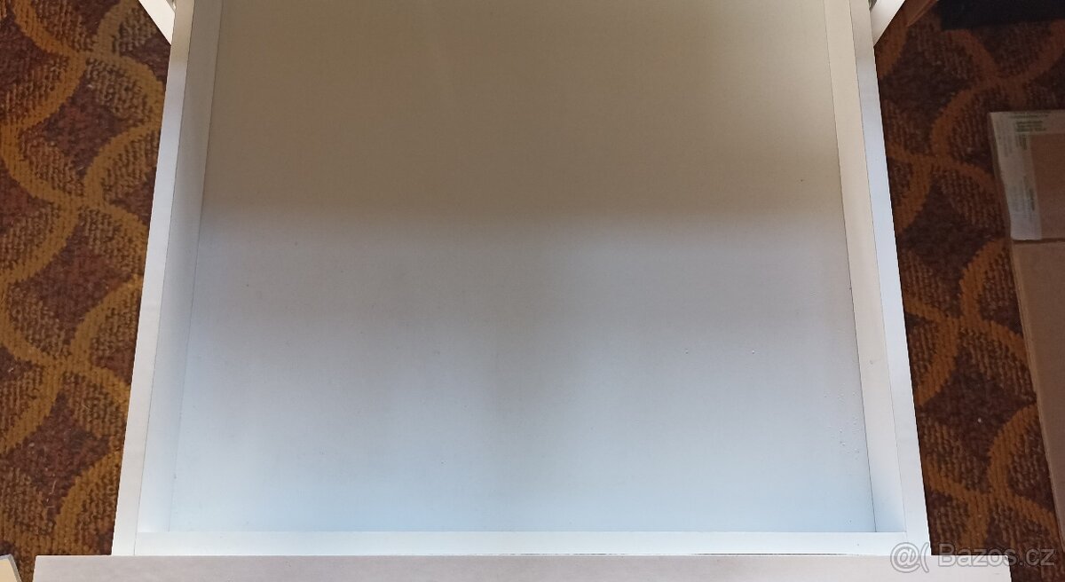 Malý stolek / přebalovací pult se šuplíky - 13