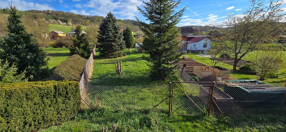 Zahrada s chatkou - 13