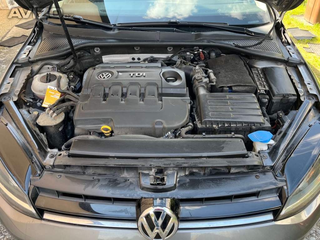 Volkswagen Golf kombi 1,6 TDI 81 KW NEZÁVISLÉ TOPENÍ, SENZOR - 13