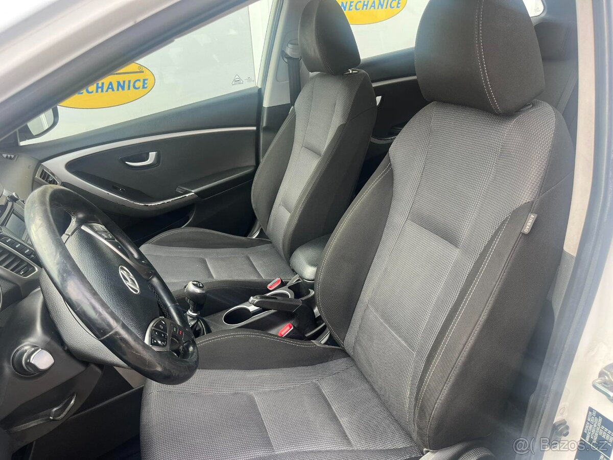 Prodám Hyundai i30 1.6 CRDi Weekend kombi - 13