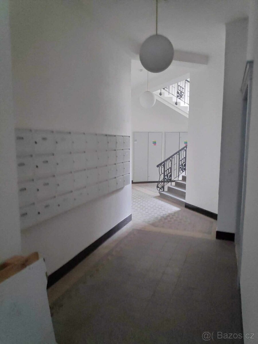 Obchodní prostor Na Spojce / Orelská - 13