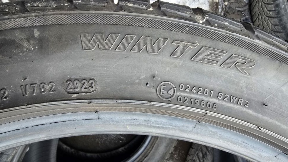 Zimní pneu 245/45/19 Pirelli - 13