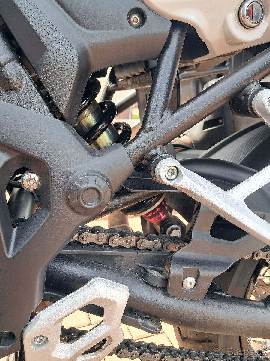 Benelli TRK 502X - 13