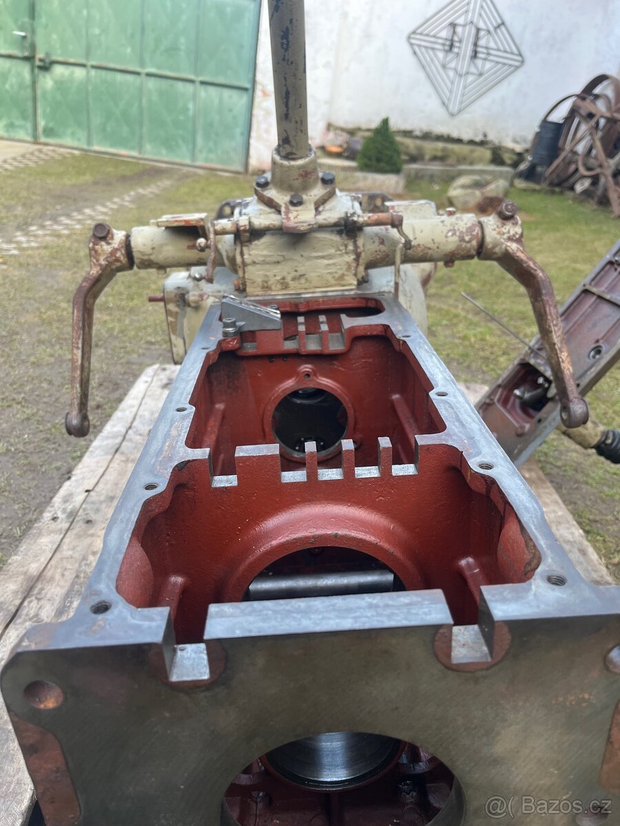 Převodovka obal zetor - 13