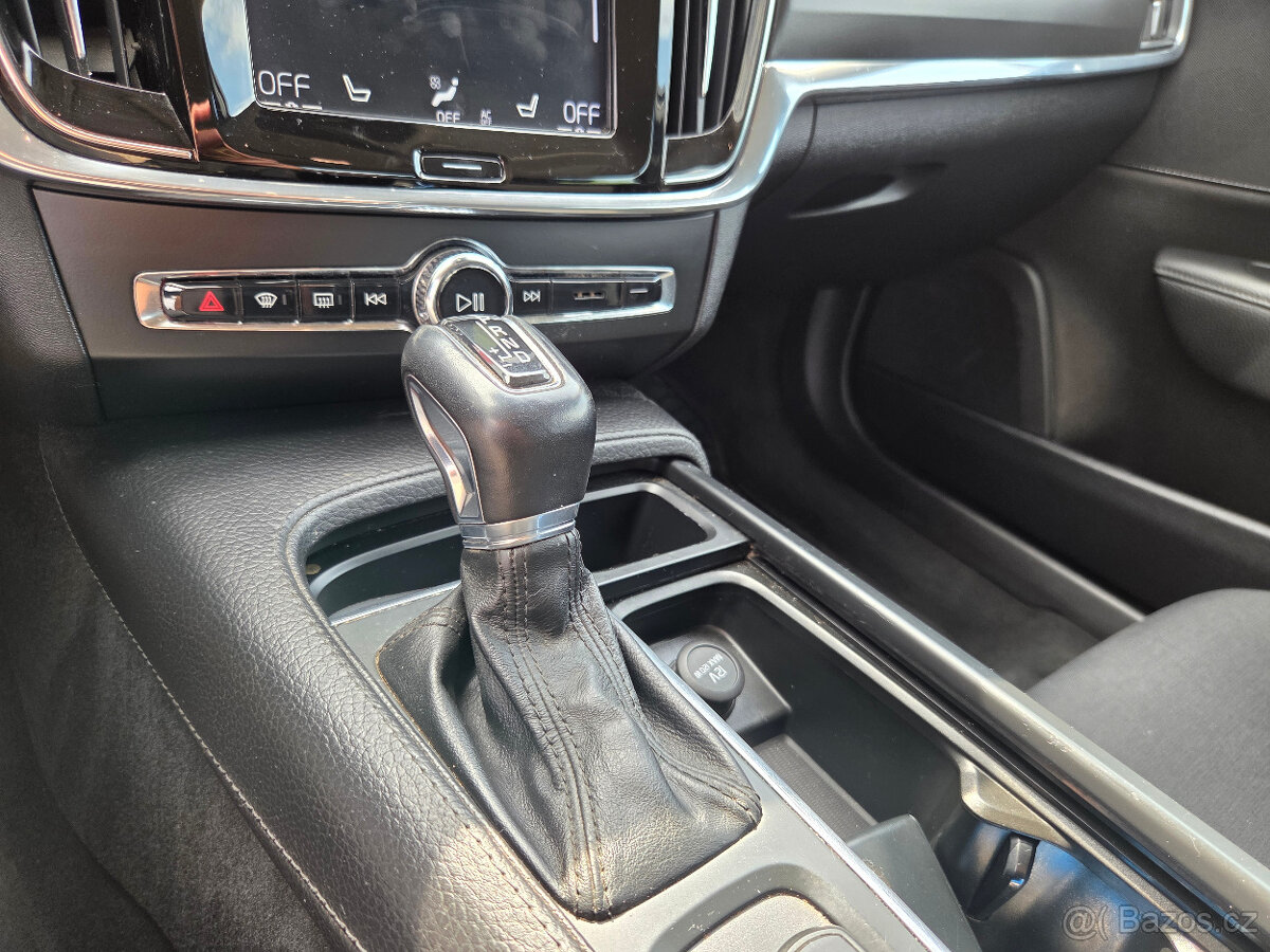 Volvo V90 D4 2.0 140kW, r.v. 2018 - 13