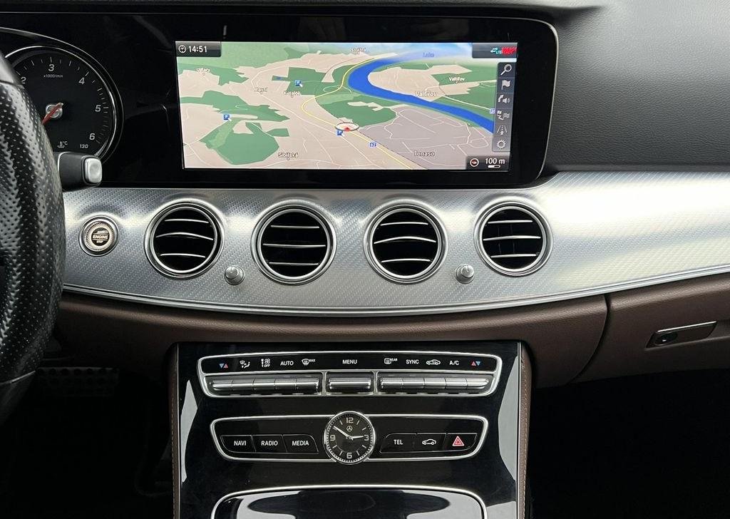 Mercedes-Benz Třídy E, E 220D 4MATIC ALL TERRAIN - 13