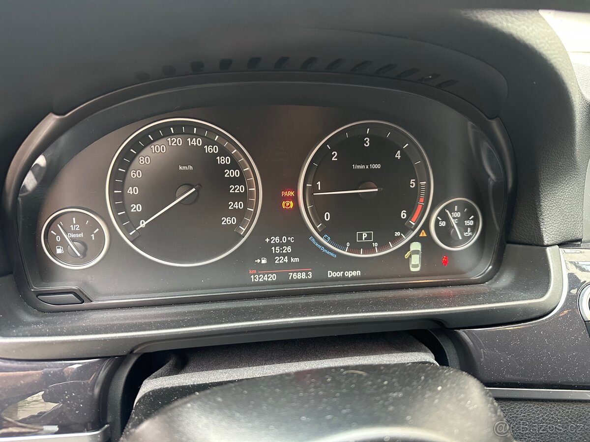 BMW 5 F10 520D 133 tisice najeto - 13