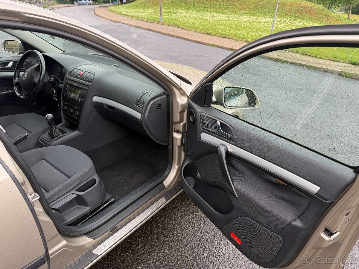 Škoda Octavia 1,6 85kw - NOVÁ STK - 13