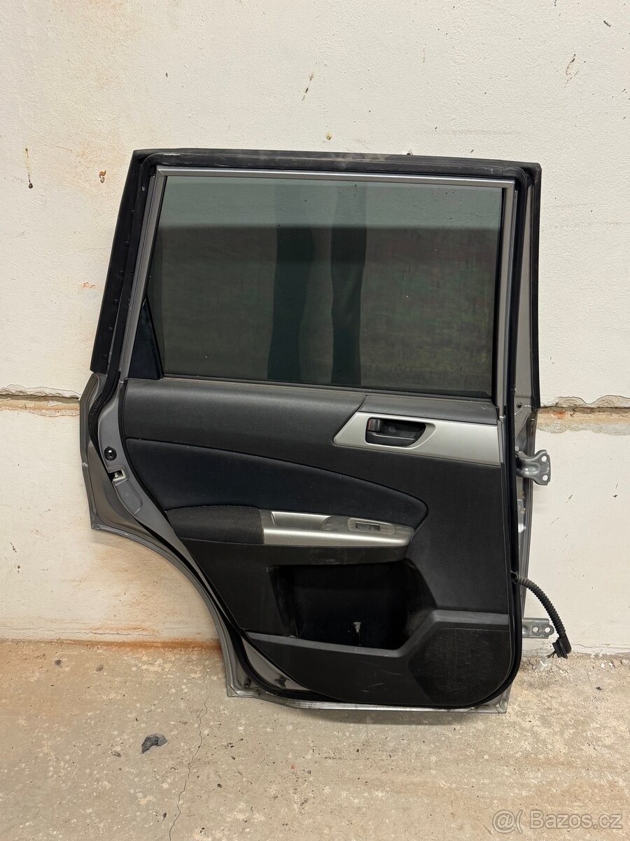 Subaru Forester, Levé dveře - 13