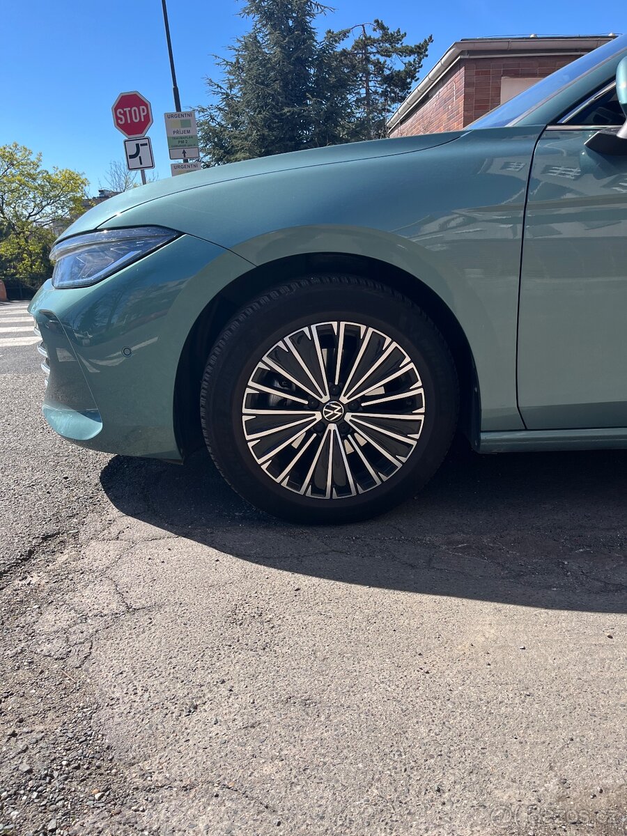 VW Passat R18 Originální nová sada - 13