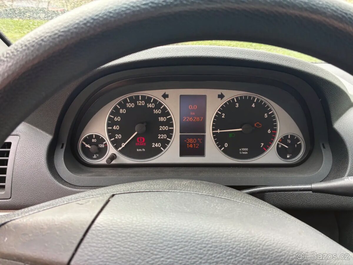 Mercedes benz W245 facelift. - 13