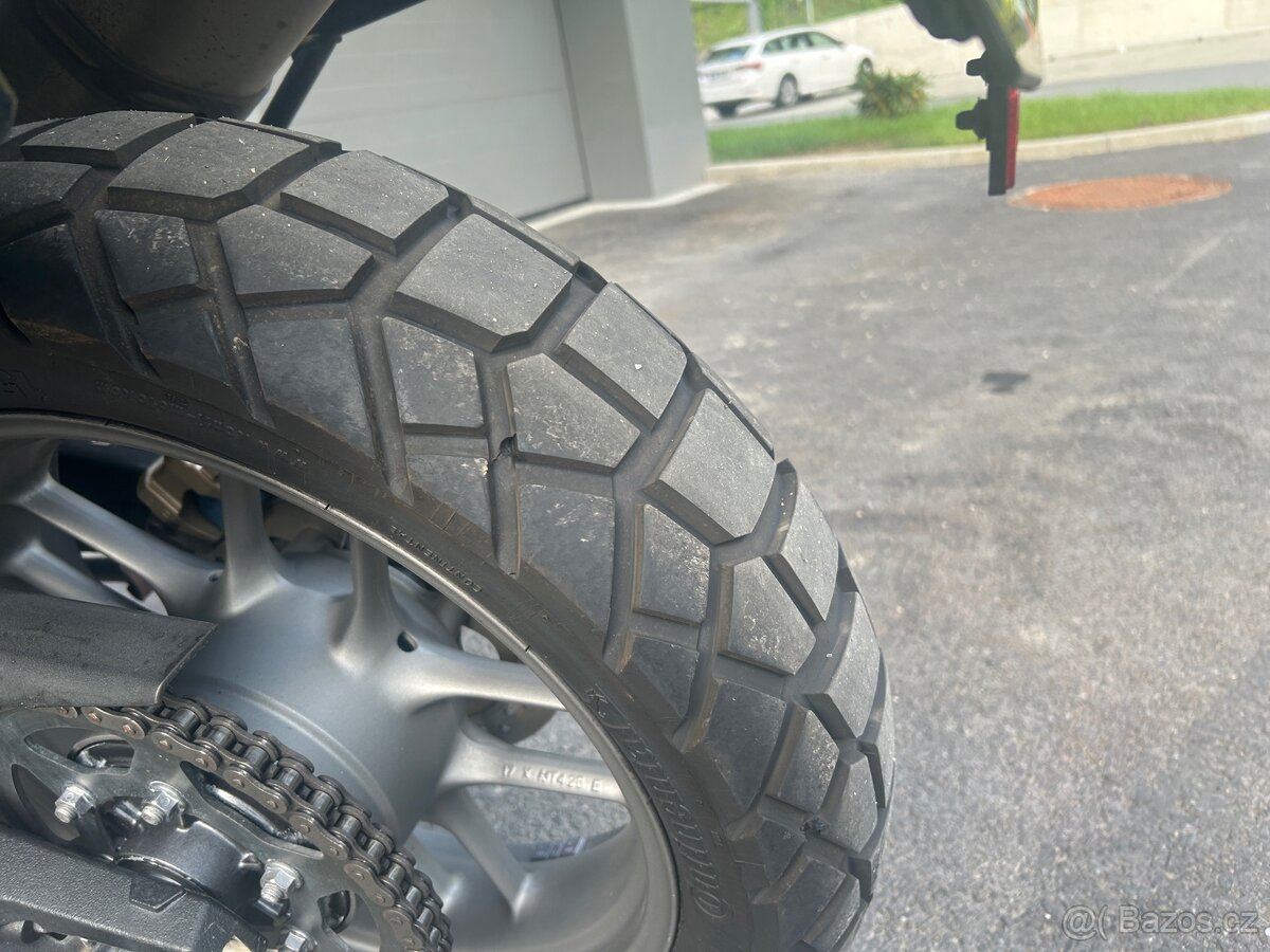 Triumph Tiger 800 - 13