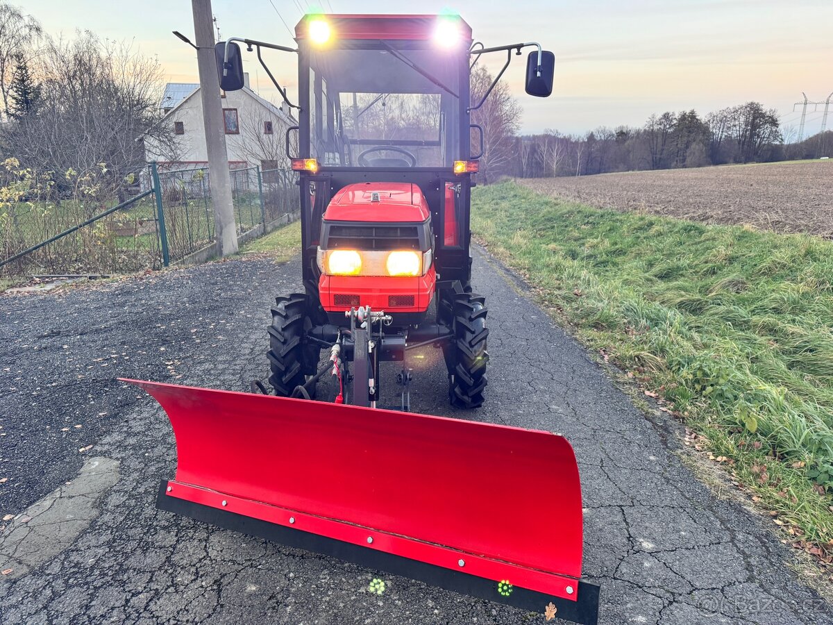 Malotraktor KUBOTA GL23 vyhřívaná kabina • radlice + sypač - 13